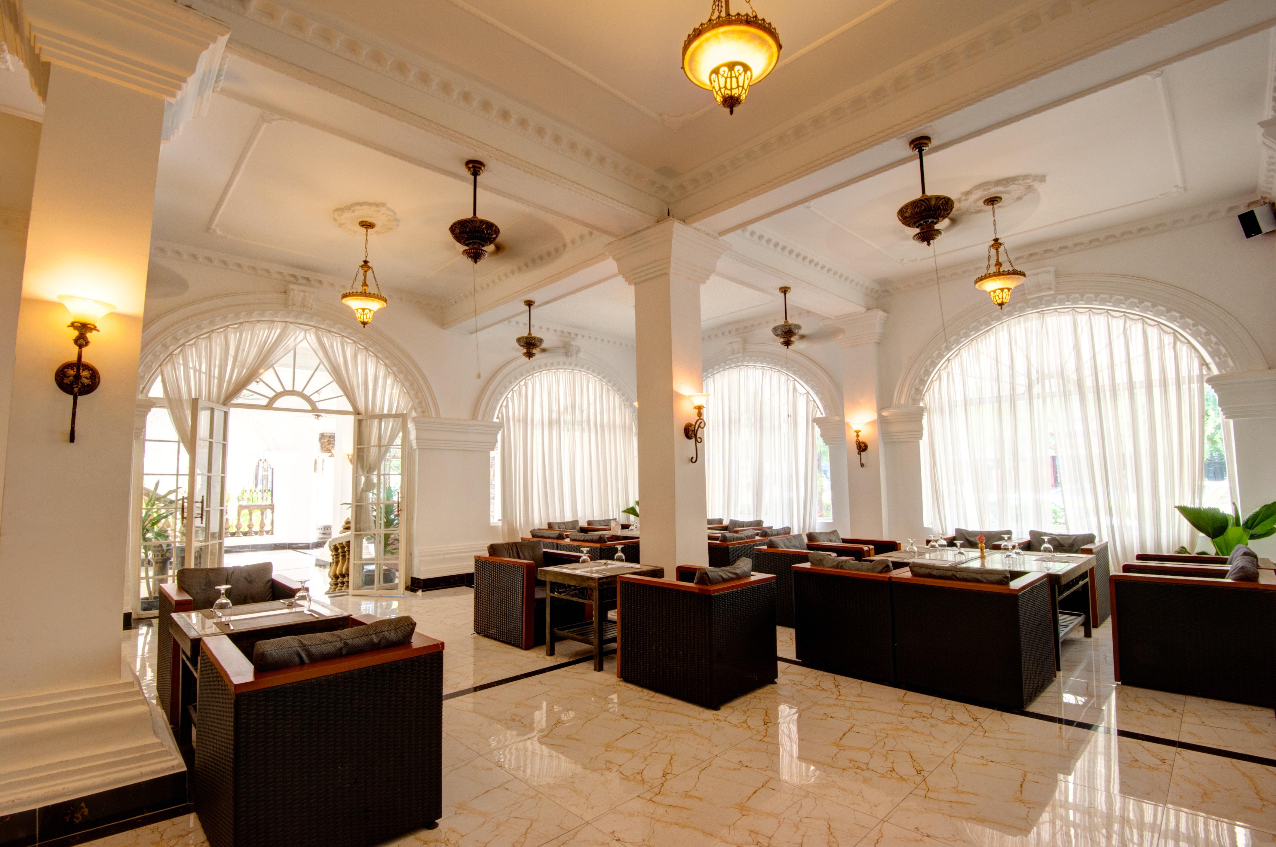 เล แกรนด์ พาเลียส บูทีค โฮเต็ล Hotel พนมเปญ ภายนอก รูปภาพ