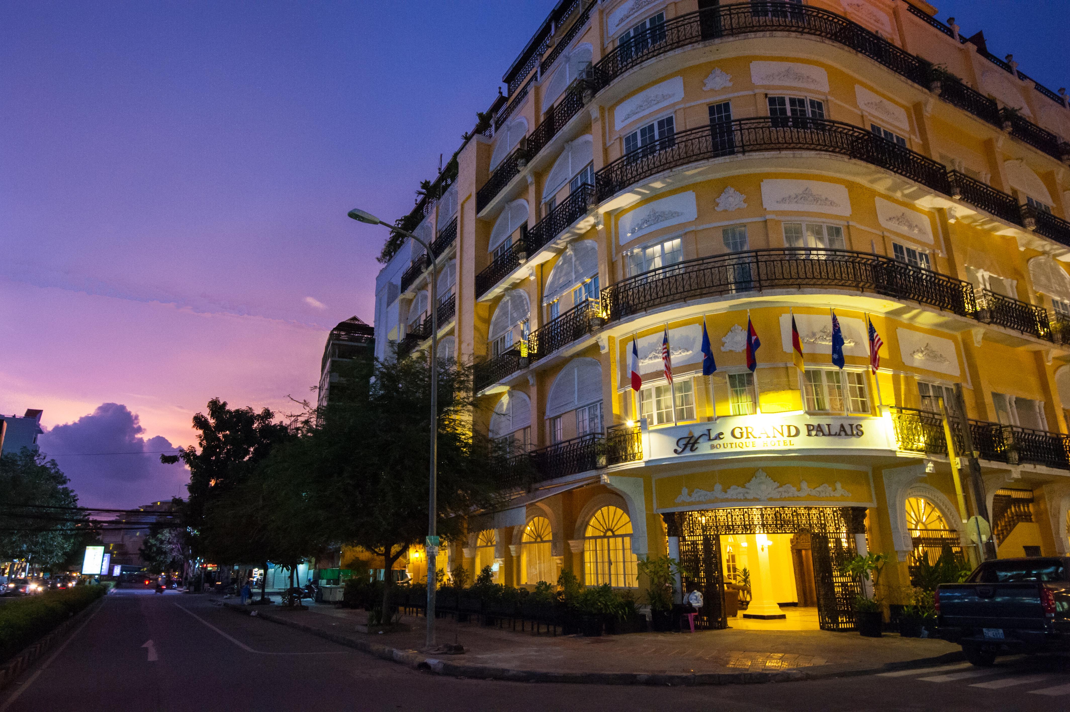 เล แกรนด์ พาเลียส บูทีค โฮเต็ล Hotel พนมเปญ ภายนอก รูปภาพ