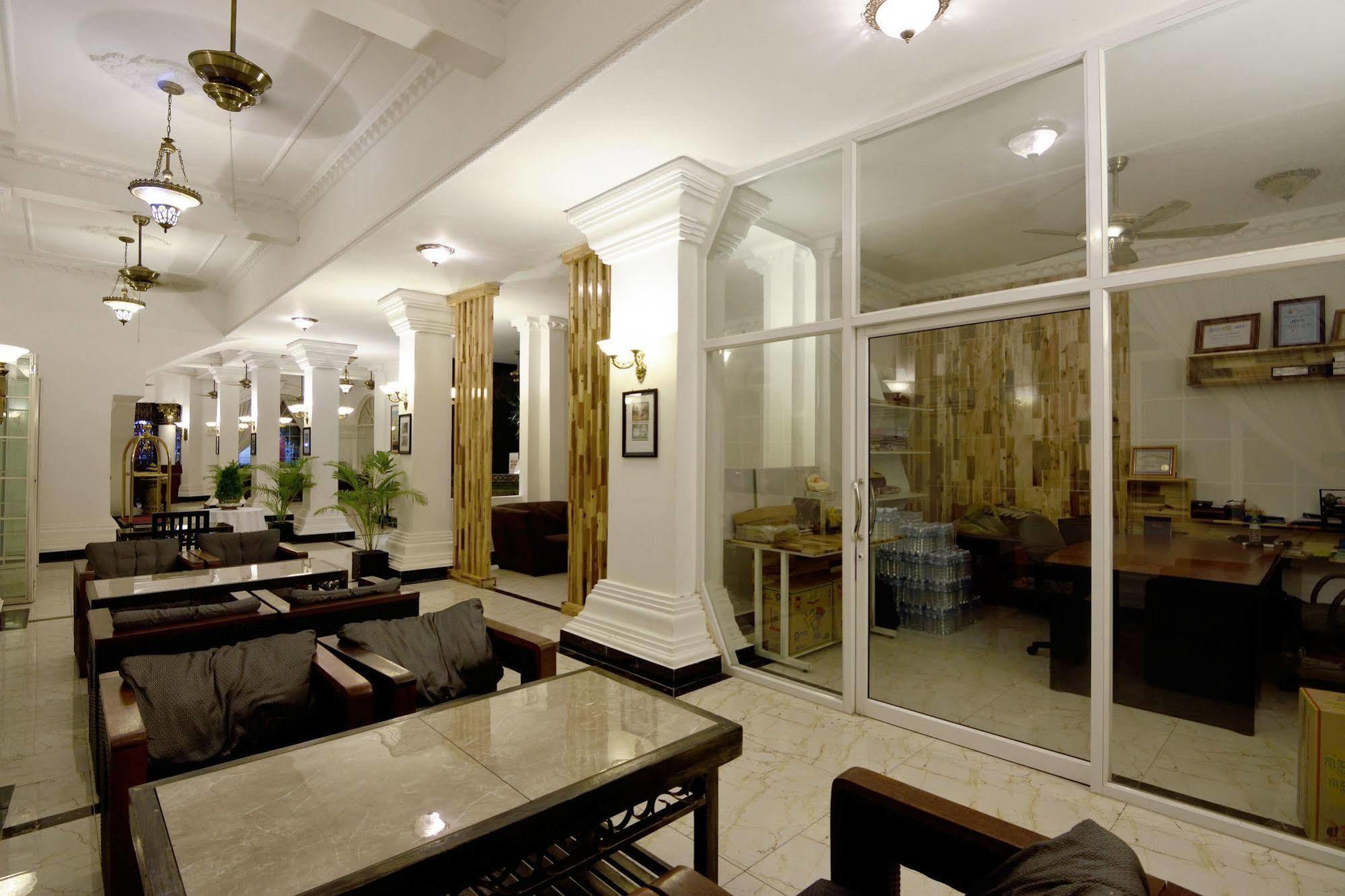 เล แกรนด์ พาเลียส บูทีค โฮเต็ล Hotel พนมเปญ ภายนอก รูปภาพ
